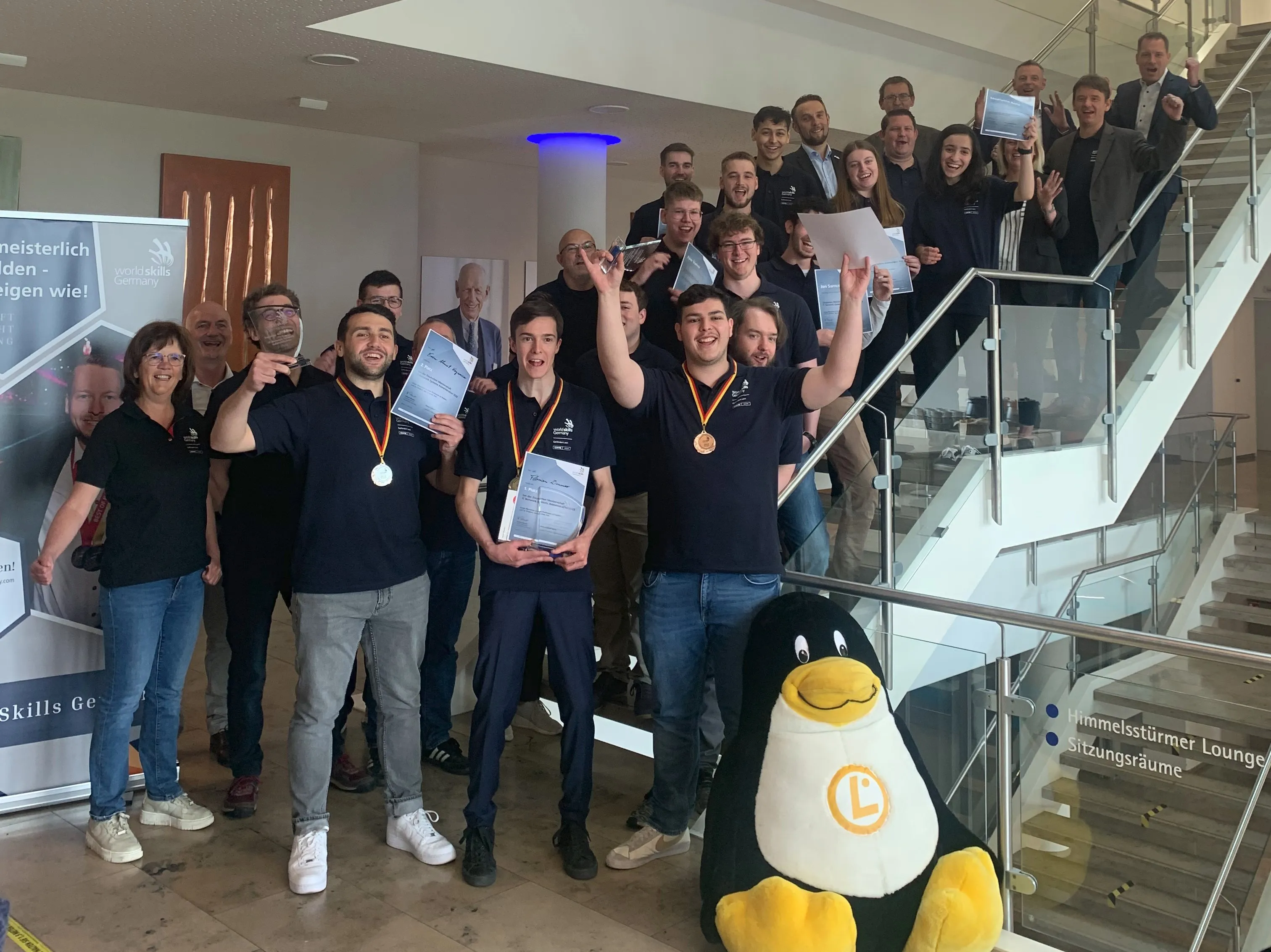 Gruppenfoto Deutsche Meisterschaft IT Network Systems Administration 2023